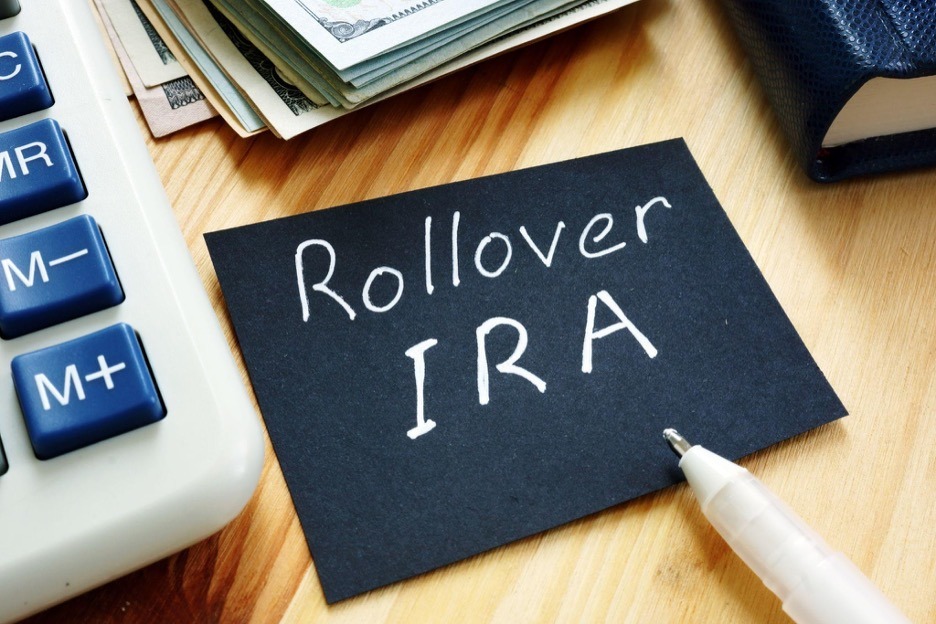 You are currently viewing What’s the Difference Between IRA Transfers vs Rollovers?