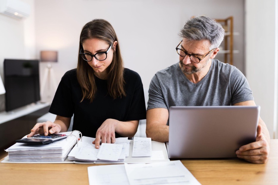 You are currently viewing Mid-Year Check-In: 7 Tips to work towards Hitting Your Financial Goals in 2025