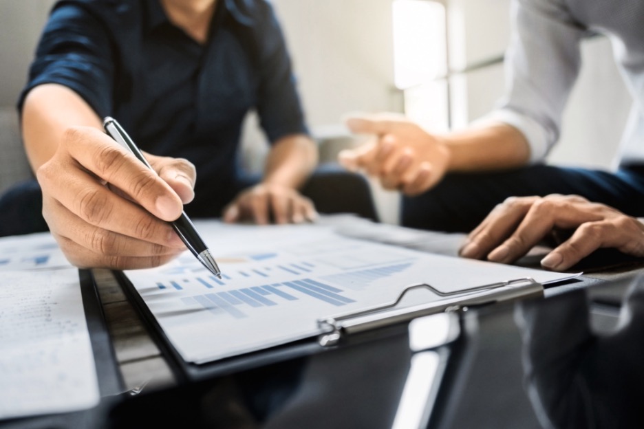 You are currently viewing Is It Better to Hire a Local Springfield Wealth Advisor or a National Firm?